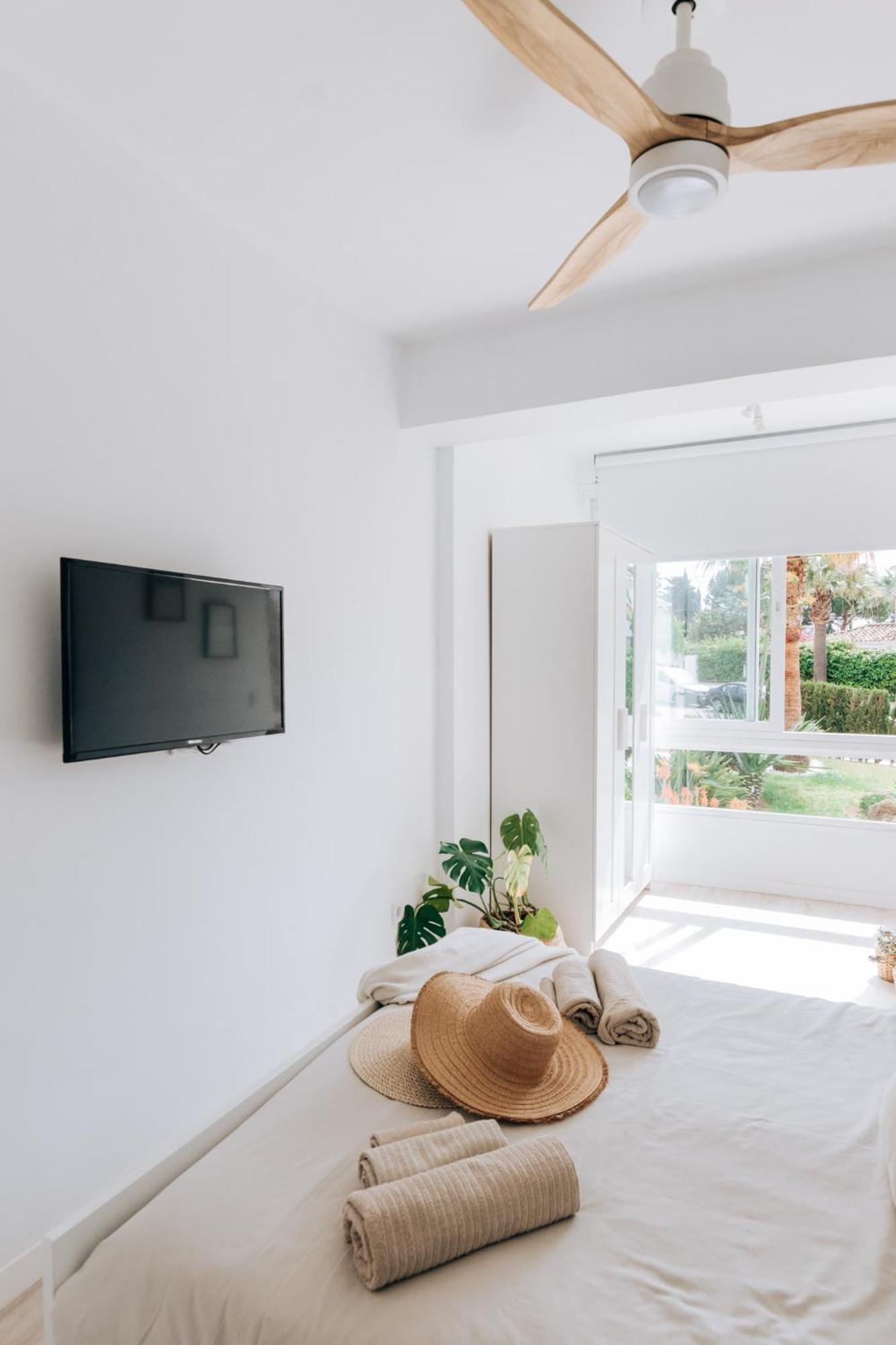 Apartamento A ESTRENAR: Piso de Diseño al lado del mar, Marbella Exterior foto